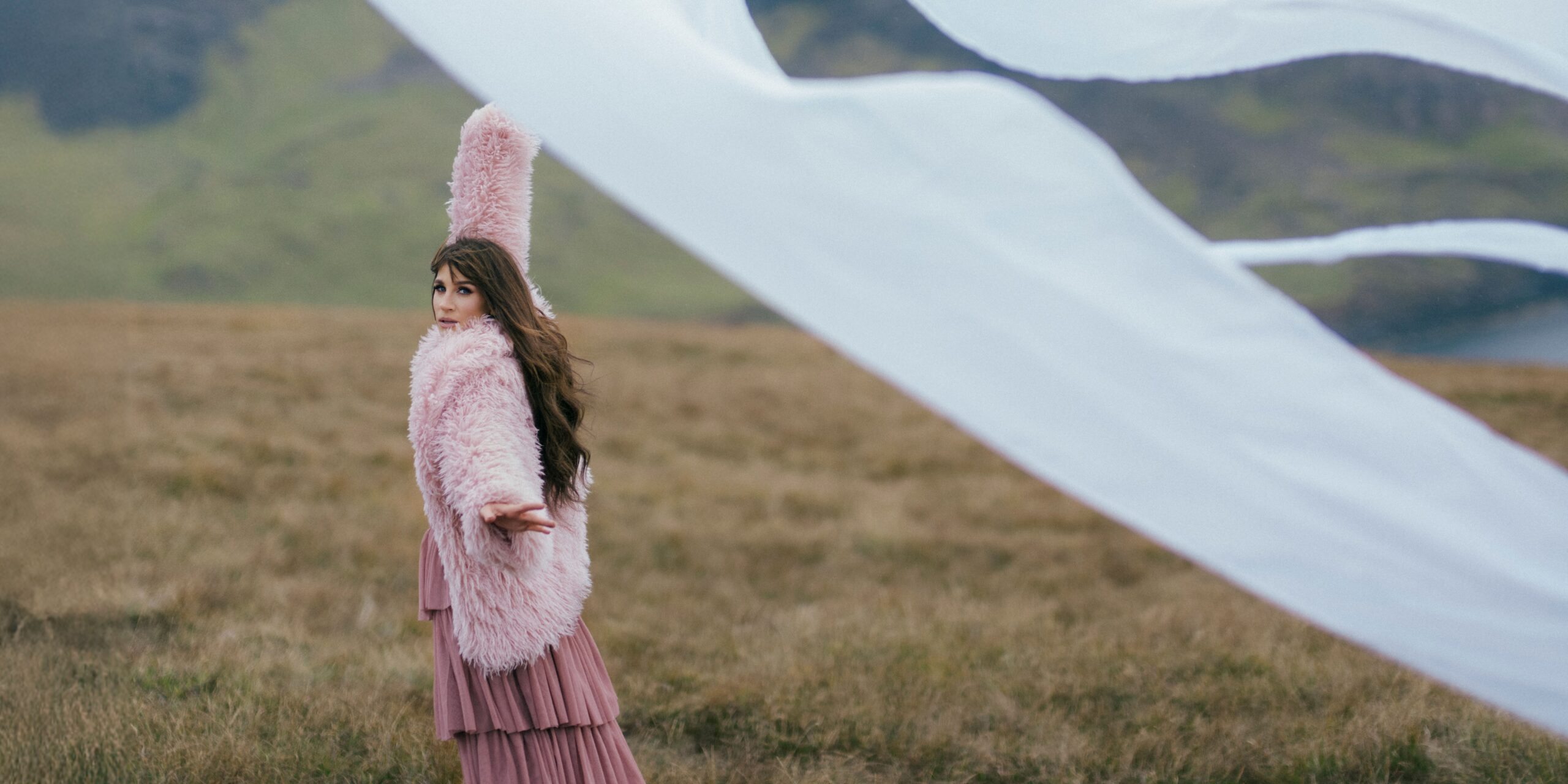 Sylwia Grzeszczak o marzeniach i wolności w nowym singlu "Latawce"  Foto: materiały prasowe / Warner Music Polska