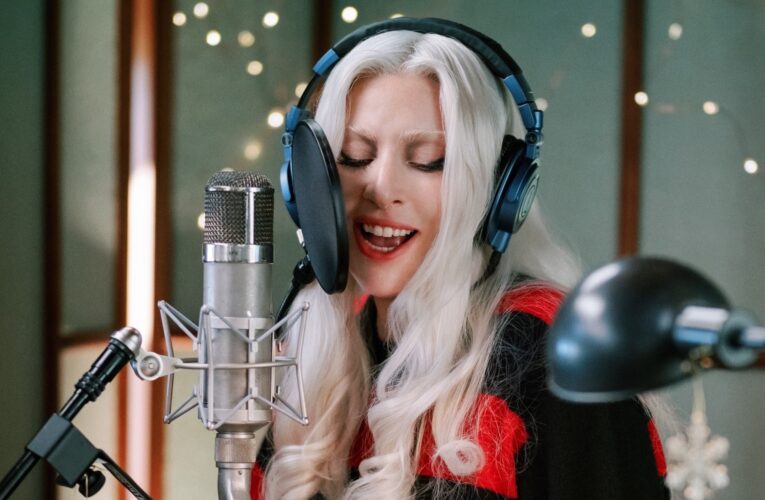 Lady Gaga śpiewa „Santa Claus is Coming to Town”  Foto: materiały prasowe / Universal Music Polska