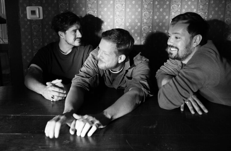 Mumford & Sons wracają z nowym albumem. Tytułowy utwór już dostępny  Foto: materiały prasowe / Universal Music Polska