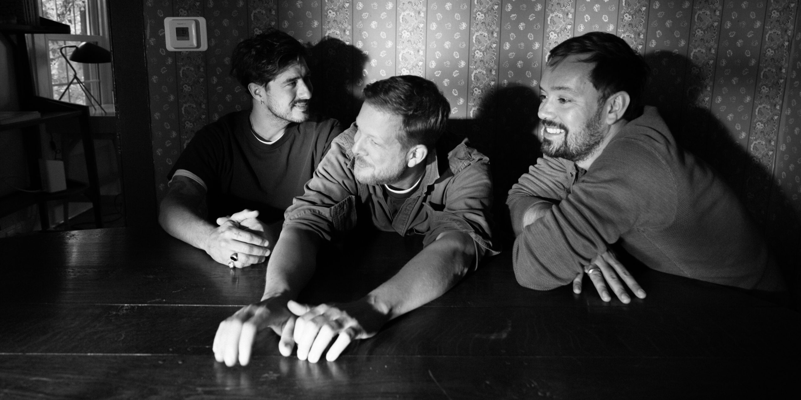 Mumford & Sons wracają z nowym albumem. Tytułowy utwór już dostępny  Foto: materiały prasowe / Universal Music Polska