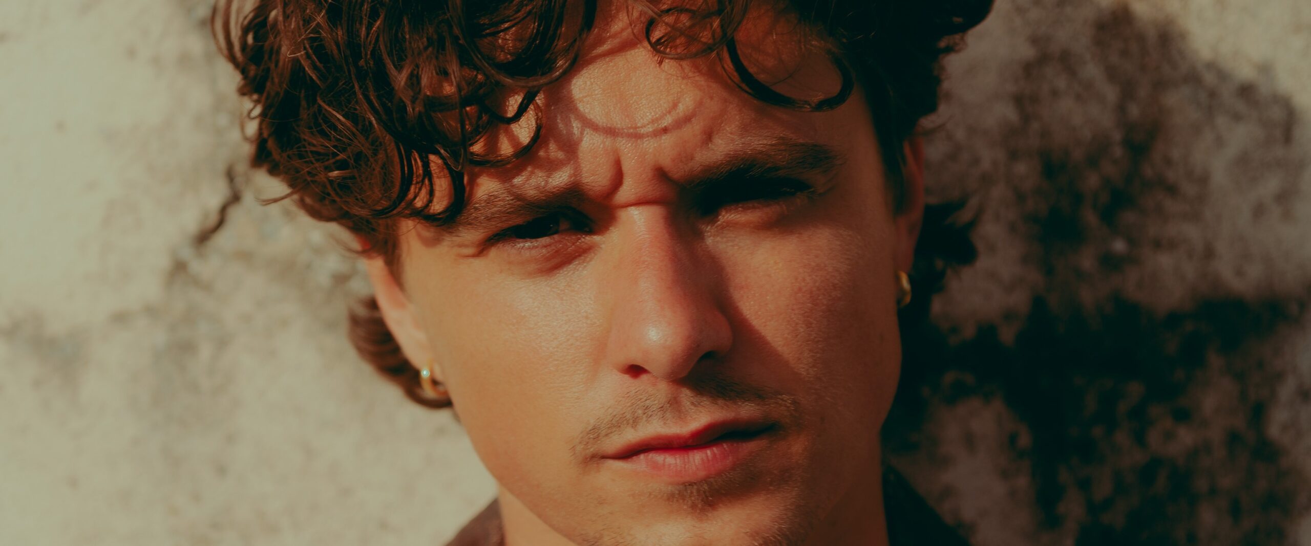 Bradley Simpson debiutuje z albumem „The Panic Years”  Foto: materiały prasowe / Sony Music Polska