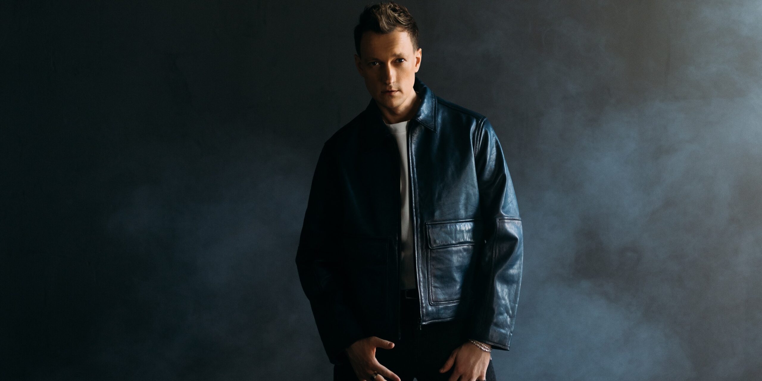 Krys Day i Daria Marx prezentują nowy singiel "Piasek i wiatr" – energetyczny pop-dance o rodzącej się miłości  Foto: materiały prasowe / Warner Music Polska