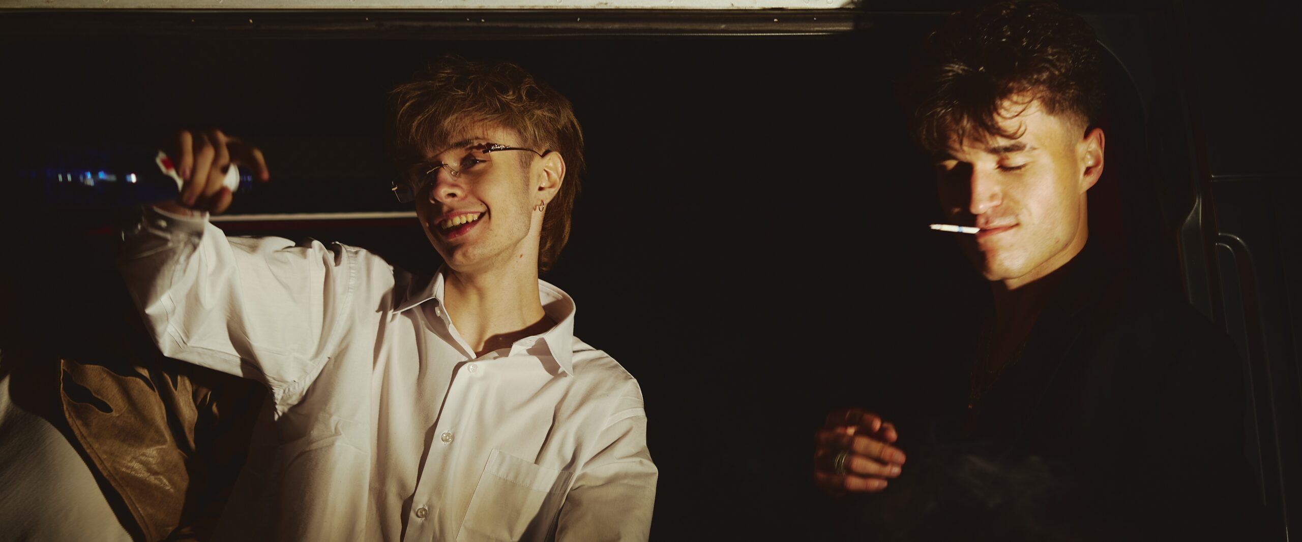 NIKOŚ i Szaran z wakacyjnym singlem „Backstage” – prosto z RAMÓWKI SBM!  Foto: materiały prasowe / Sony Music Polska