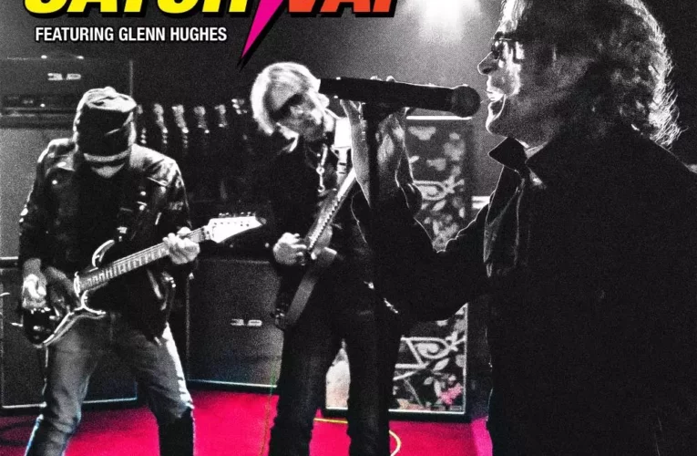 SATCHVAI-BAND-ft-Glenn-Hughes-I-Wanna-Play-My-Guitar-Single-Artwork.jpg  Foto: 