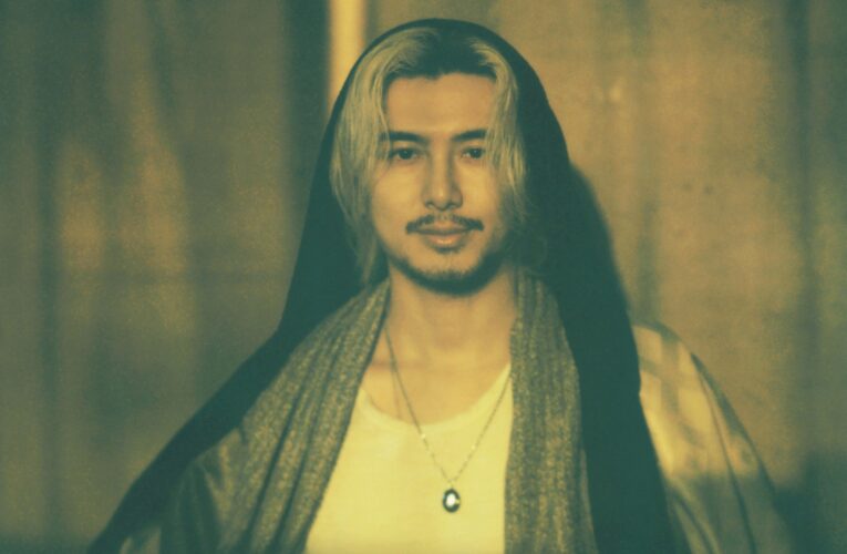 Japoński wokalista i songwriter Fujii Kaze prezentuje singiel „Hachikō” oparty na wzruszającej historii wiernego psa  Foto: materiały prasowe / Universal Music Polska