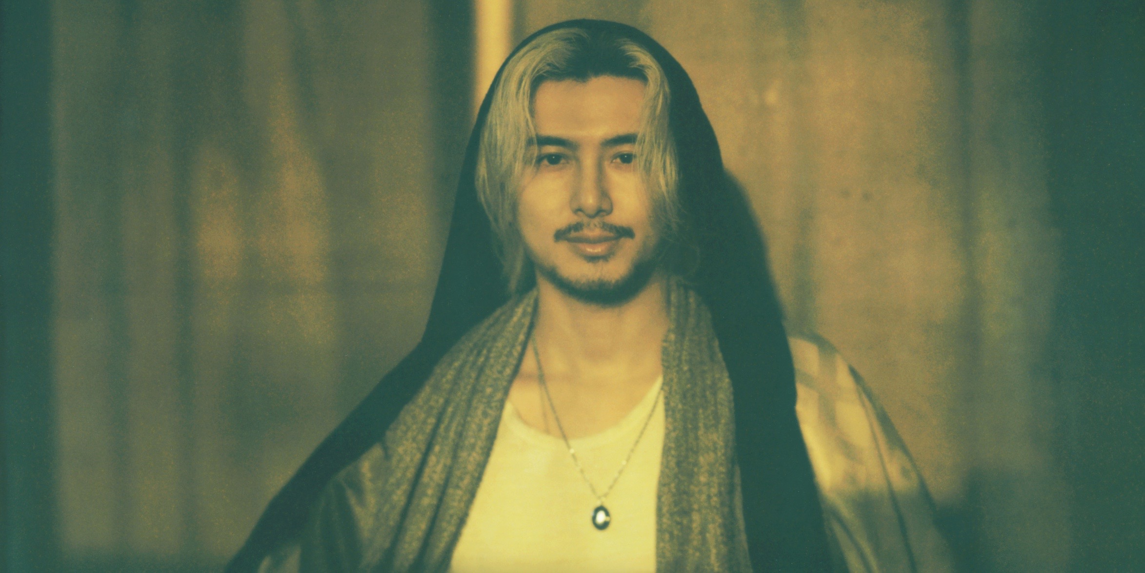 Japoński wokalista i songwriter Fujii Kaze prezentuje singiel „Hachikō” oparty na wzruszającej historii wiernego psa  Foto: materiały prasowe / Universal Music Polska