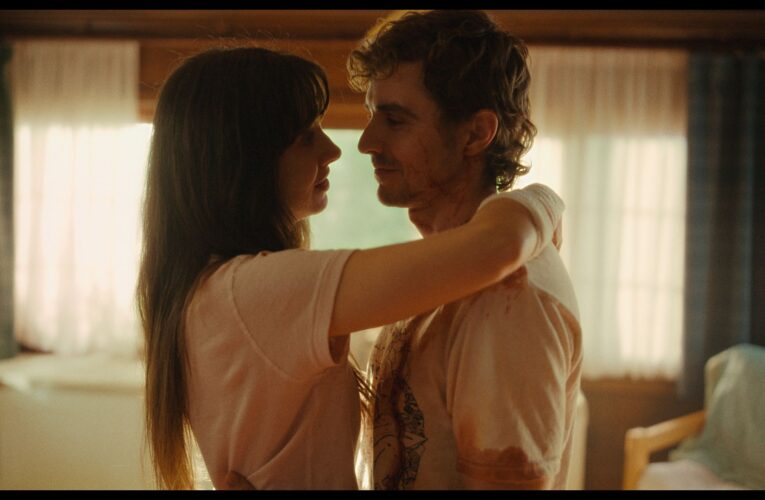 „Substancja” była tylko początkiem: Dave Franco i Alison Brie przesuną granicę niewyobrażalnego w „Together”  Foto: materiały prasowe / Monolith Films