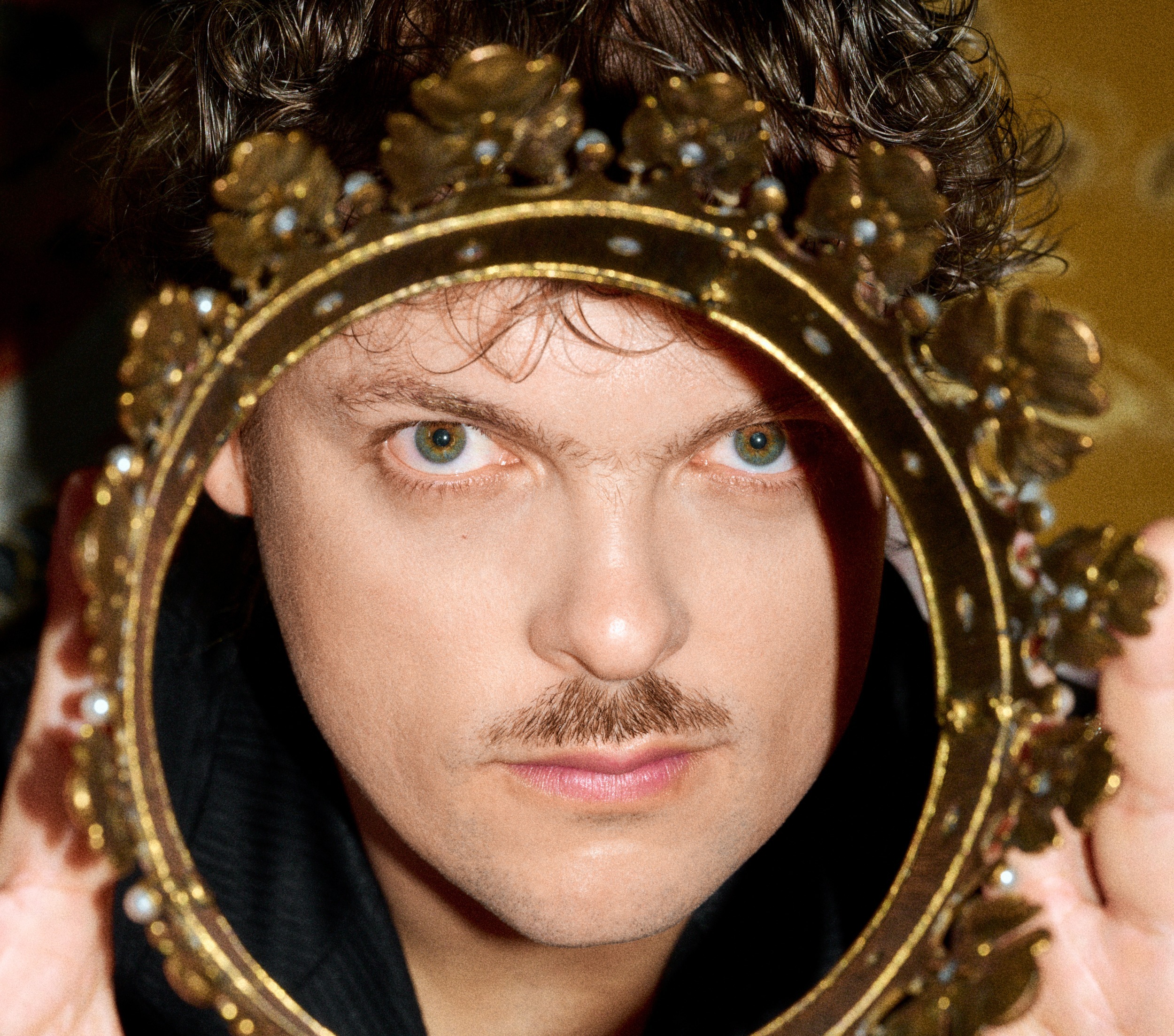 Błażej Król i jego „bestia” – nowy singiel już dostępny  Foto: materiały prasowe / Sony Music Polska