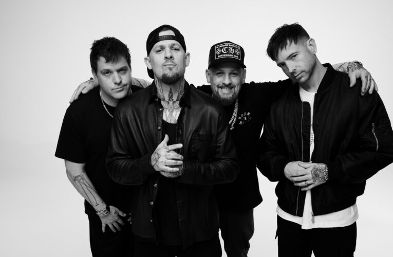 Good Charlotte zapraszają do swojego Motel Du Cap. Zobacz teledysk do singla "Stepper"  Foto: materiały prasowe / Warner Music Polska