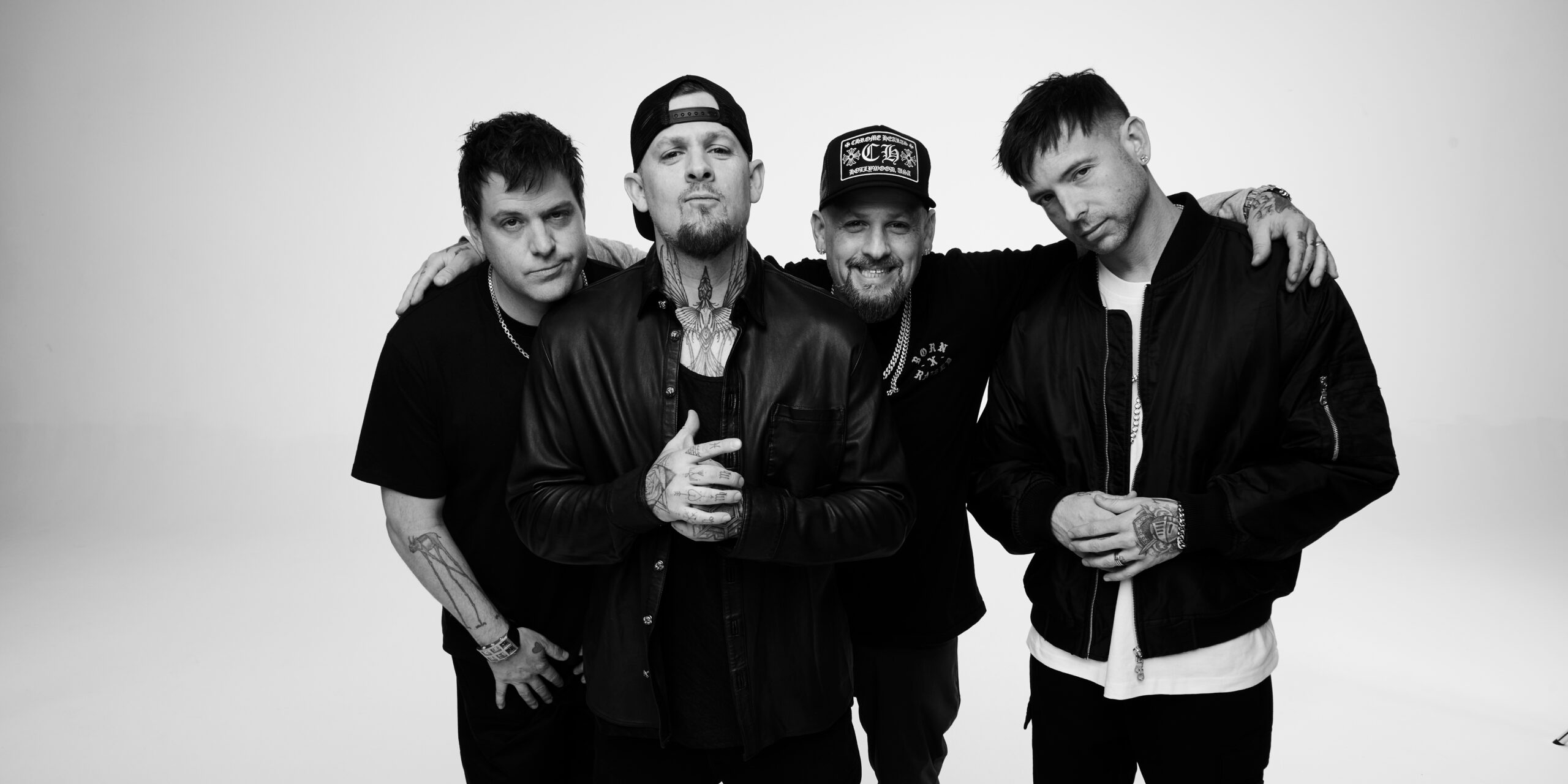 Good Charlotte zapraszają do swojego Motel Du Cap. Zobacz teledysk do singla "Stepper"  Foto: materiały prasowe / Warner Music Polska