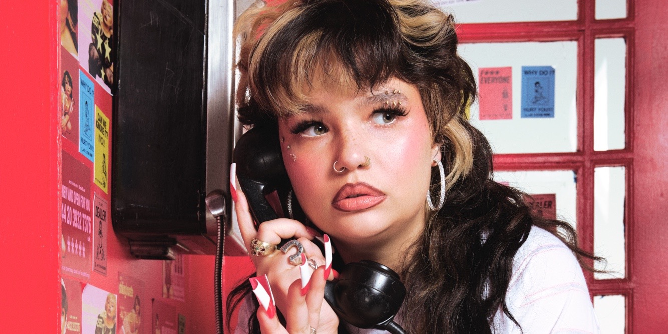 Lola Young i jej pająki  Foto: materiały prasowe / Universal Music Polska