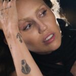 MILEY CYRUS WYDAJE ROZSZERZONĄ EDYCJĘ ALBUMU SOMETHING BEAUTIFUL (DELUXE) WRAZ Z NOWYM SINGIEL „SECRETS”  Foto: materiały prasowe / Sony Music Polska