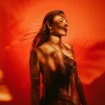 Martyna Wrochna maluje w nowym singlu „O nas”  Foto: materiały prasowe / Sony Music Polska