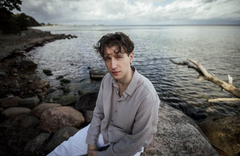 Mateusz Ciawłowski - Tonę  Foto: Iga Kurlej
