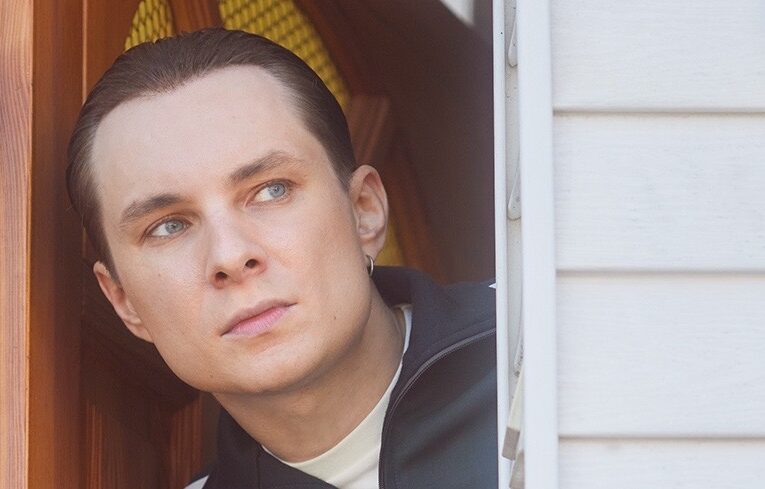 Ralph Kaminski ostrzega: „Nie bój się na zapas!” Foto: materiały prasowe / Universal Music Polska Ralph Kaminski ostrzega: „Nie bój się na zapas!”  Foto: materiały prasowe / Universal Music Polska