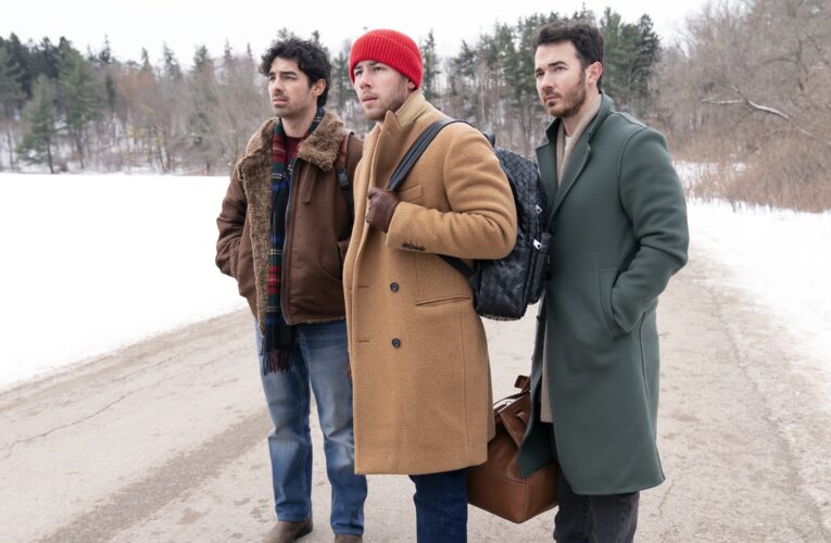 Jonas Brothers zapowiadają świąteczny film singlem „Coming Home This Christmas”  Foto: materiały prasowe / Universal Music Polska