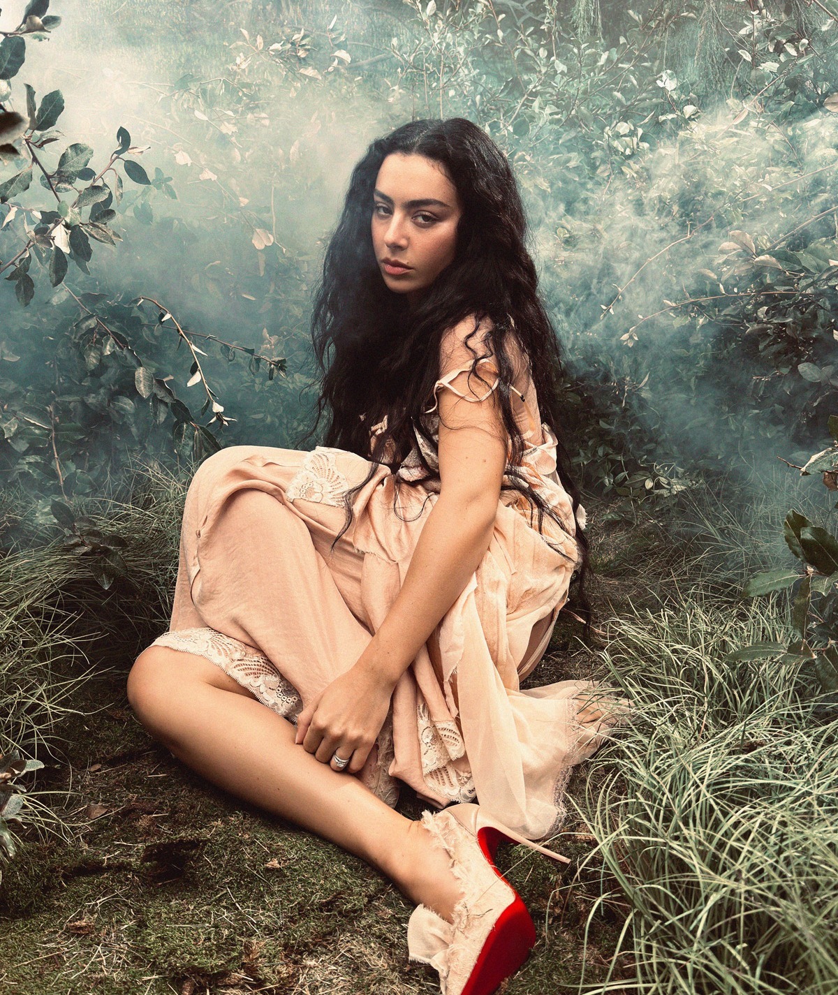 Charli xcx zwiastuje "Wichrowe wzgórza"  Foto: materiały prasowe / Warner Music Polska