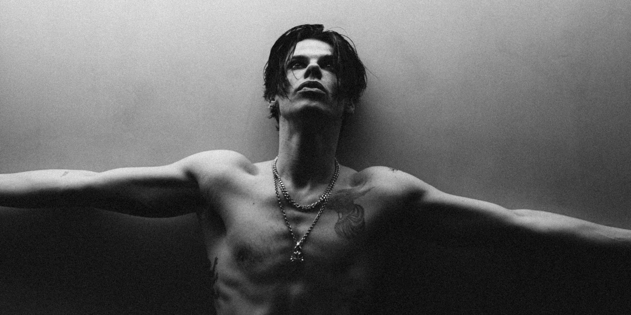 Yungblud zaprezentował akustyczną wersję nominowanego do Grammy przeboju „Zombie”  Foto: materiały prasowe / Universal Music Polska