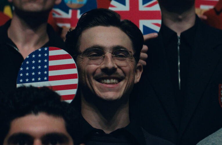 Złoty Chalamet: Złoty Glob dla Timothée Chalameta za „Wielkiego Marty’ego”  Foto: materiały prasowe / Monolith Films