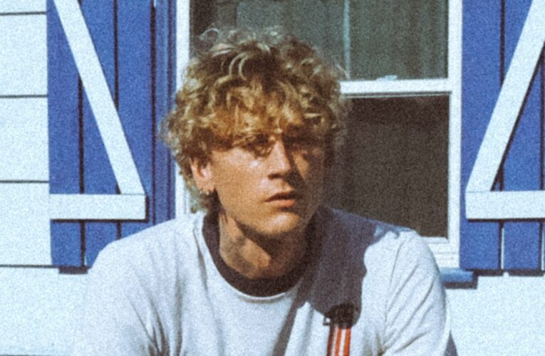 mgk spełnia życzenie fanów, wydając singiel „times of my life”  Foto: materiały prasowe / Universal Music Polska