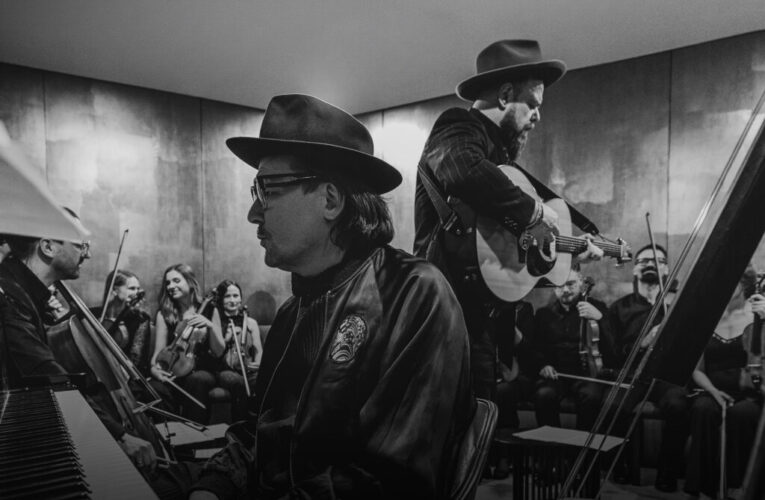 KEV FOX wraz z Cavatina Philharmonic Orchestra - Kayax - management i wytwórnia płytowa  Foto: materiały prasowe / Kayax