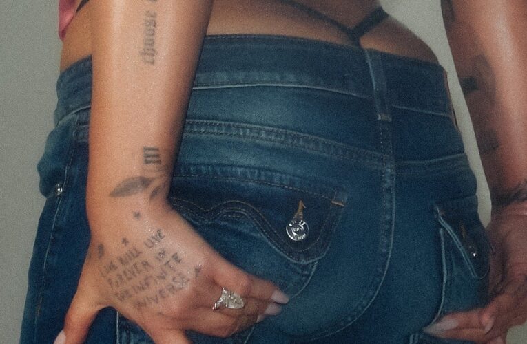 Demi Lovato zakłada biodrówki i szykuje edycję specjalną płyty „It’s Not That Deep”  Foto: materiały prasowe / Universal Music Polska