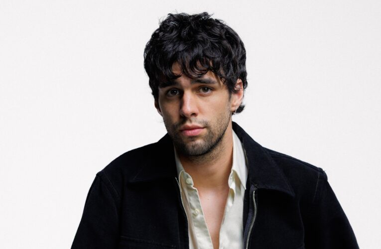 Stephen Sanchez dorzuca trzy grosze do opowieści o sile miłości w singlu „Chuck The Money”  Foto: materiały prasowe / Universal Music Polska