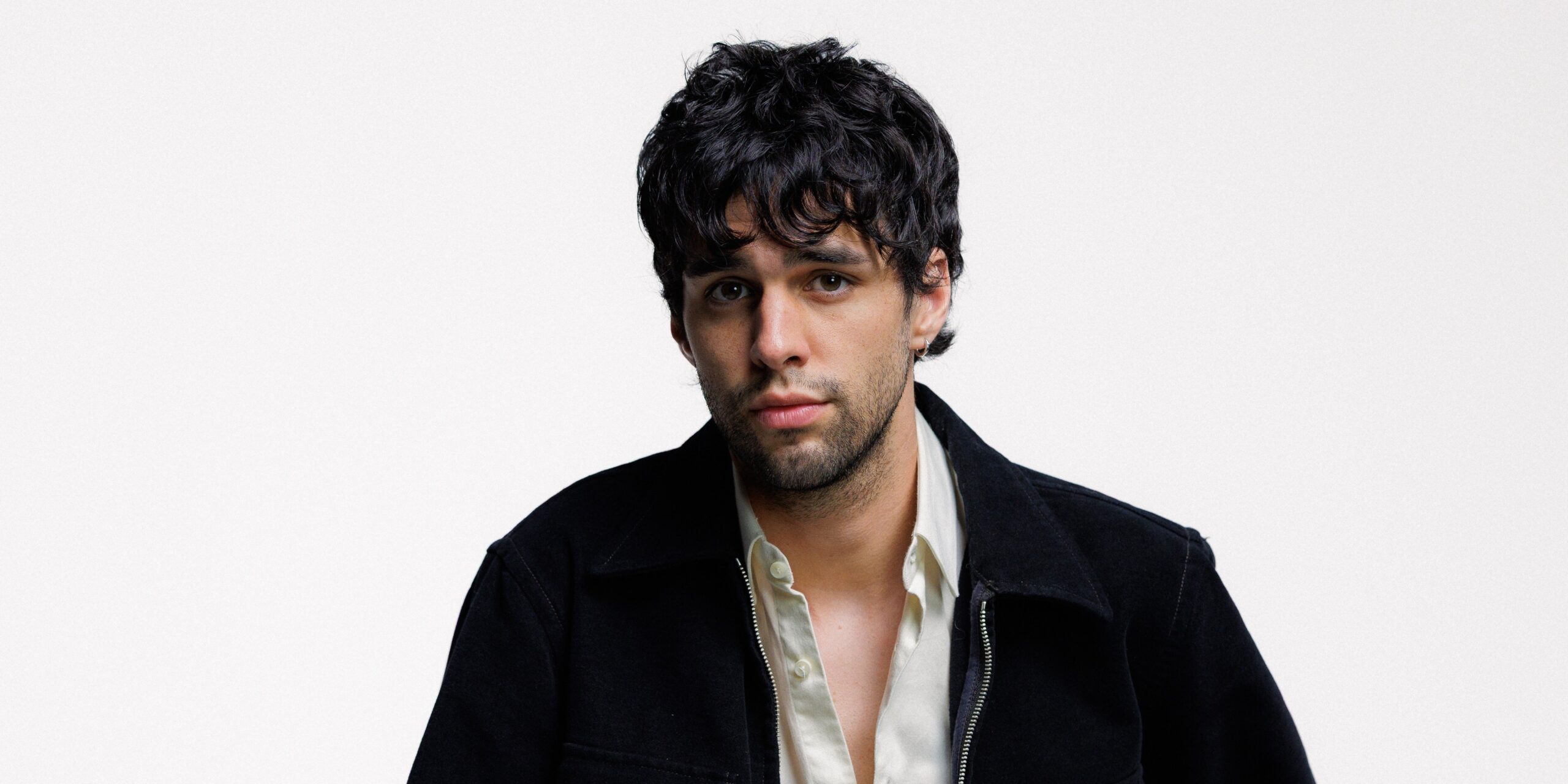 Stephen Sanchez dorzuca trzy grosze do opowieści o sile miłości w singlu „Chuck The Money”  Foto: materiały prasowe / Universal Music Polska