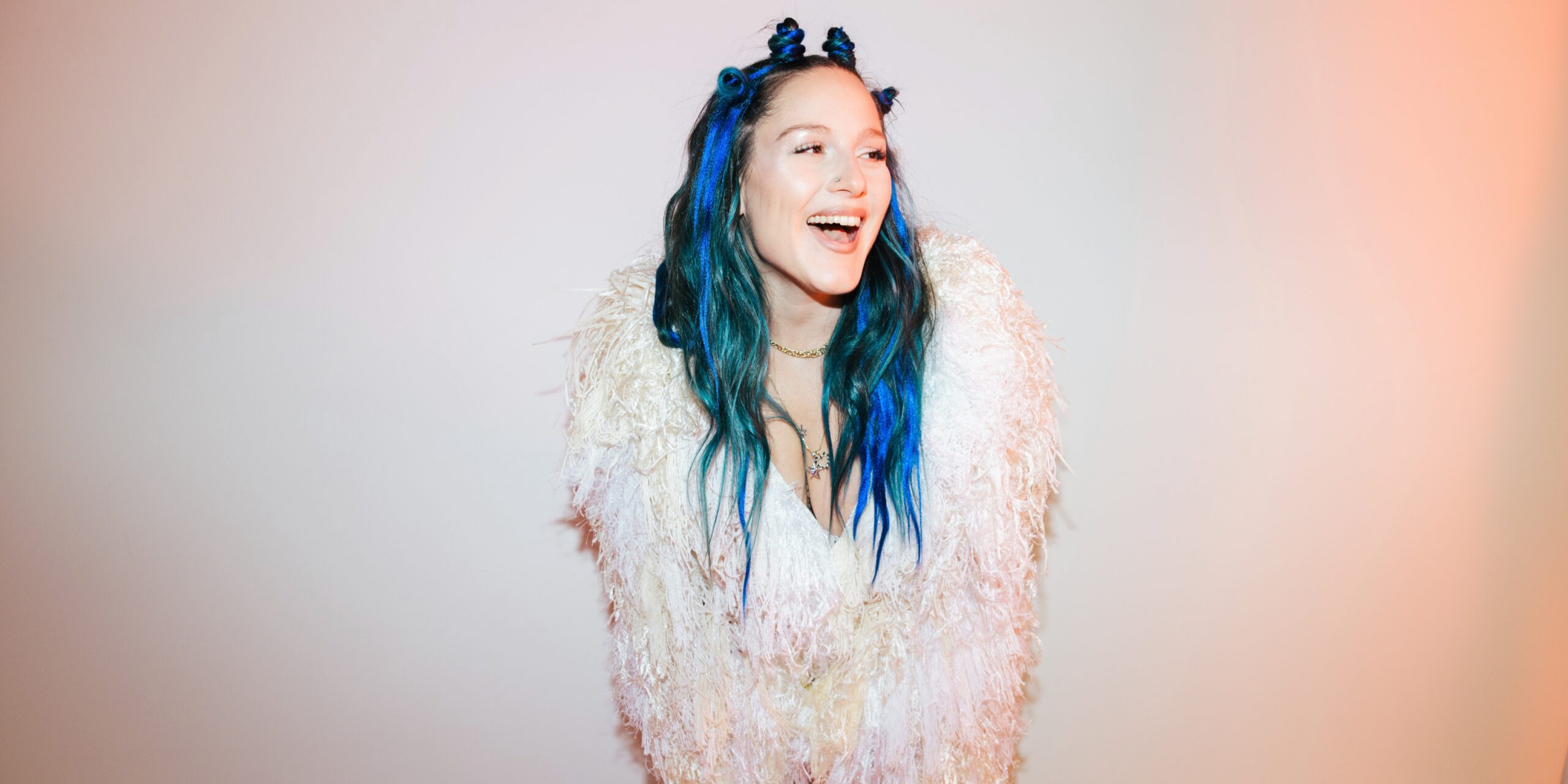 Norma Jean Martine nawiązuje do hitu Nelly Furtado w singlu „Encore! (Big Dreamers)”  Foto: materiały prasowe / Universal Music Polska