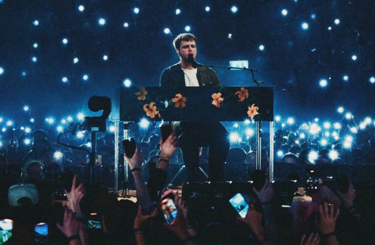 Alex Warren o miłości, która przynosi ukojenie. Nowy singiel "Fine Place to Die"  Foto: materiały prasowe / Warner Music Polska