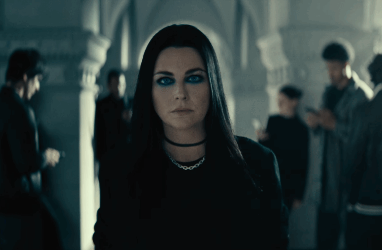 Kard z teledysku:  Evanescence – Who Will You Follow  Foto: youtube / @Evanescence